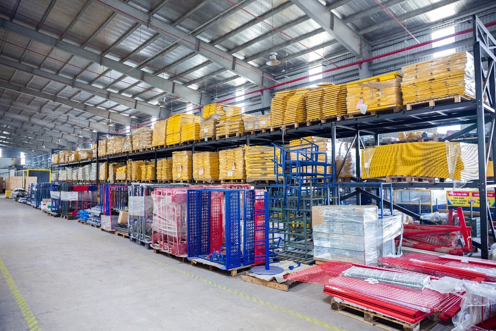 Á Đông đầu tư nhà máy 150 tỷ đồng sản xuất quầy kệ trưng bày - 4 Á Đông đầu tư nhà máy 150 tỷ đồng sản xuất quầy kệ trưng bày - 4