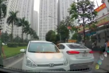 Đối đầu lái xe nữ - Ai kiên trì hơn?