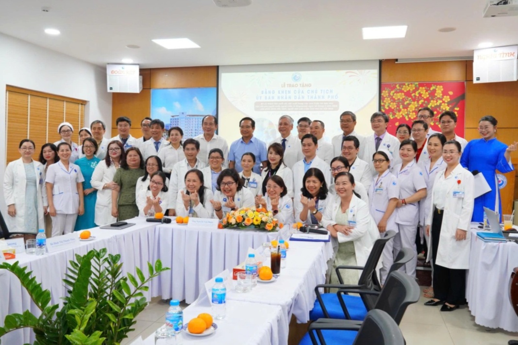 Điều đặc biệt đến với bác sĩ thông tim bào thai cứu con sản phụ Singapore - 1