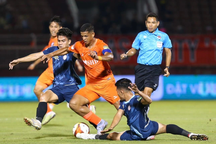 CLB TPHCM giành 3 điểm quan trọng trong cuộc đua trụ hạng