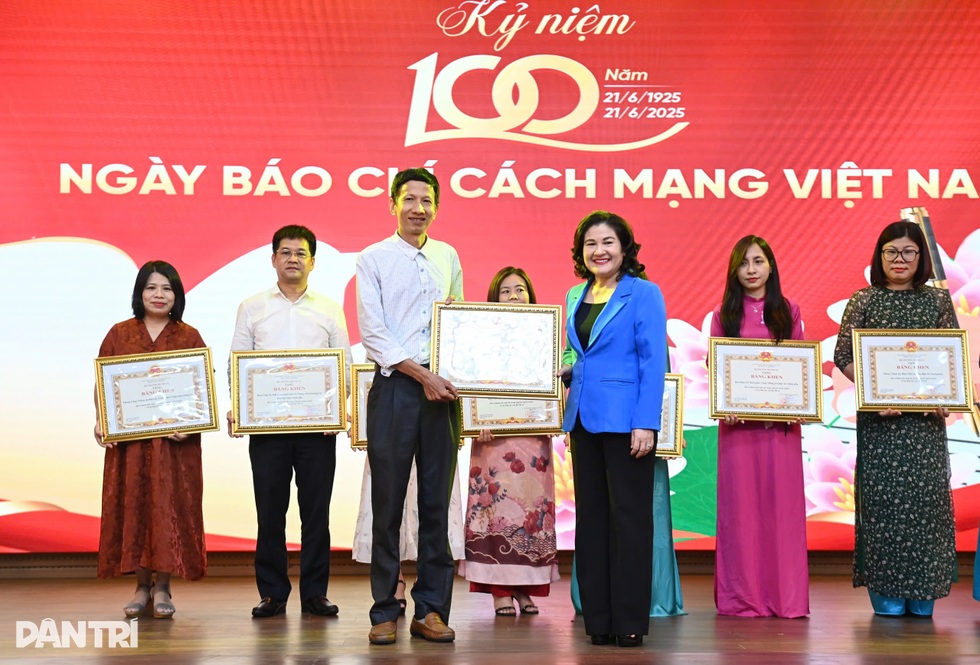 Báo chí là kênh truyền thông chính sách kịp thời, hiệu quả đến người dân - 9