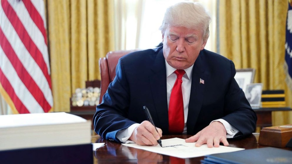 Ông Trump ký dự luật về Hong Kong bất chấp Trung Quốc phản đối - 1 Ông Trump ký dự luật về Hong Kong bất chấp Trung Quốc phản đối - 1