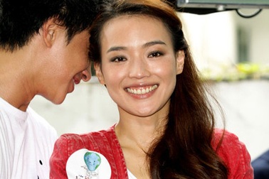 Thư Kỳ thân mật với Hà Nhuận Đông