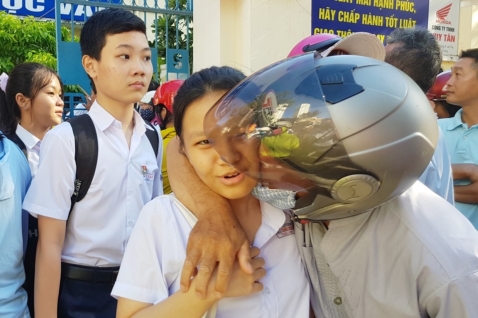 Thi lớp 10 tại Khánh Hòa: Đề toán dễ thở, thí sinh phấn khởi ra về - 2 Thi lớp 10 tại Khánh Hòa: Đề toán dễ thở, thí sinh phấn khởi ra về - 2