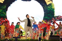 Ca sĩ Dương Quốc Hưng “kể” về mối duyên với Đà Lạt trên sân khấu