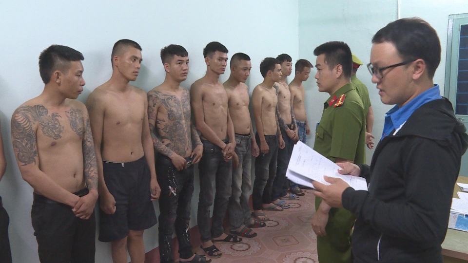 Triệt phá 2 nhóm “tín dụng đen” cho vay lãi suất cắt cổ - 1 Triệt phá 2 nhóm “tín dụng đen” cho vay lãi suất cắt cổ - 1