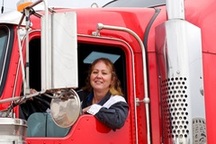 Những phụ nữ làm nghề lái xe tải