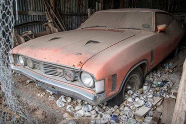 "Xe đồng nát" bị bỏ hoang 32 năm bỗng bán được giá kỷ lục