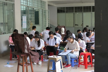 Đề thi vẽ Mỹ thuật vào trường ĐH Kiến trúc TPHCM năm 2018
