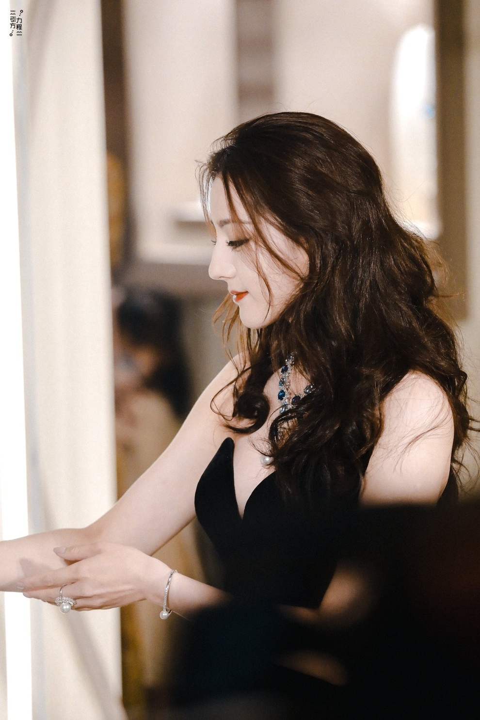 Mê mẩn trước vẻ ngoài diễm lệ của Địch Lệ Nhiệt Ba - 12 Mê mẩn trước vẻ ngoài diễm lệ của Địch Lệ Nhiệt Ba - 12