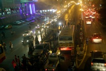 Hà Nội: Xe buýt lại “hạ gục” cột biển báo trên cầu vượt lắp ghép