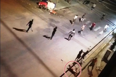 Hỗn chiến ở quán cháo, nam thanh niên về nhà lấy súng để trả thù