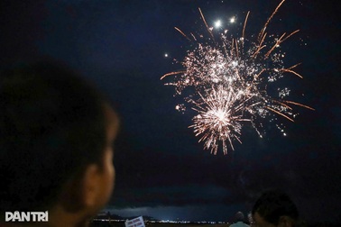 Cần Giờ rực sáng đêm pháo hoa Lễ hội Nghinh Ông 2025