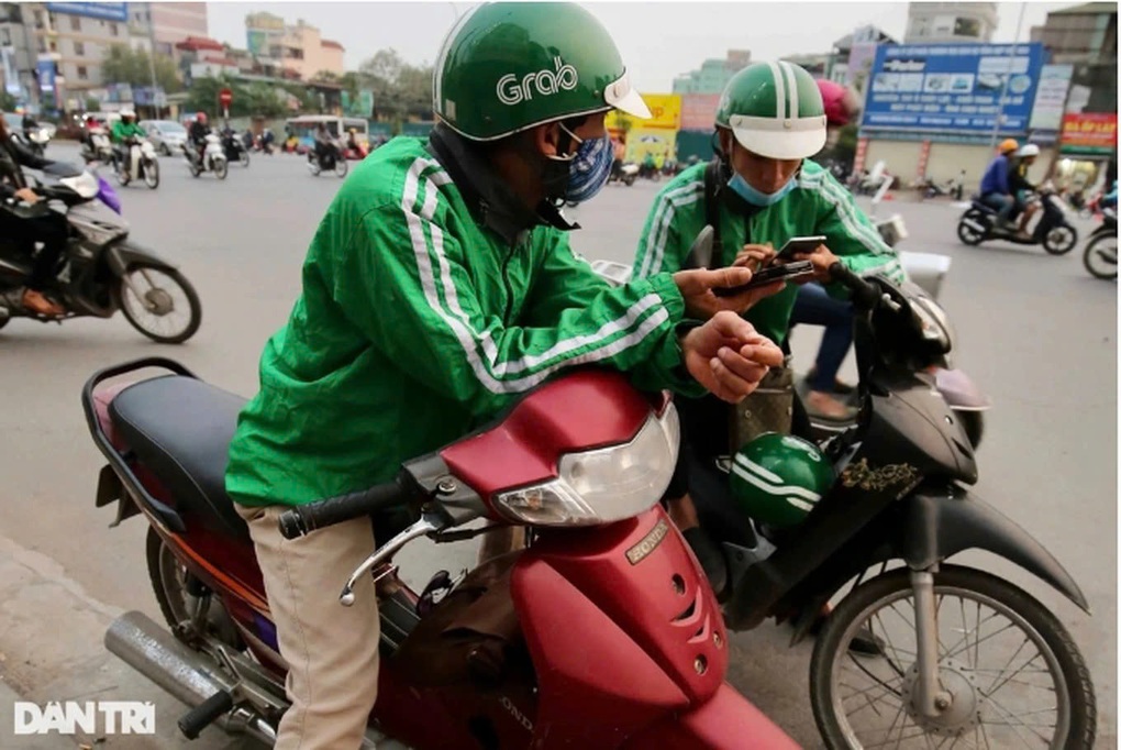 Hà Nội tính siết khu vực hoạt động của xe ôm và shipper chạy xăng - 1