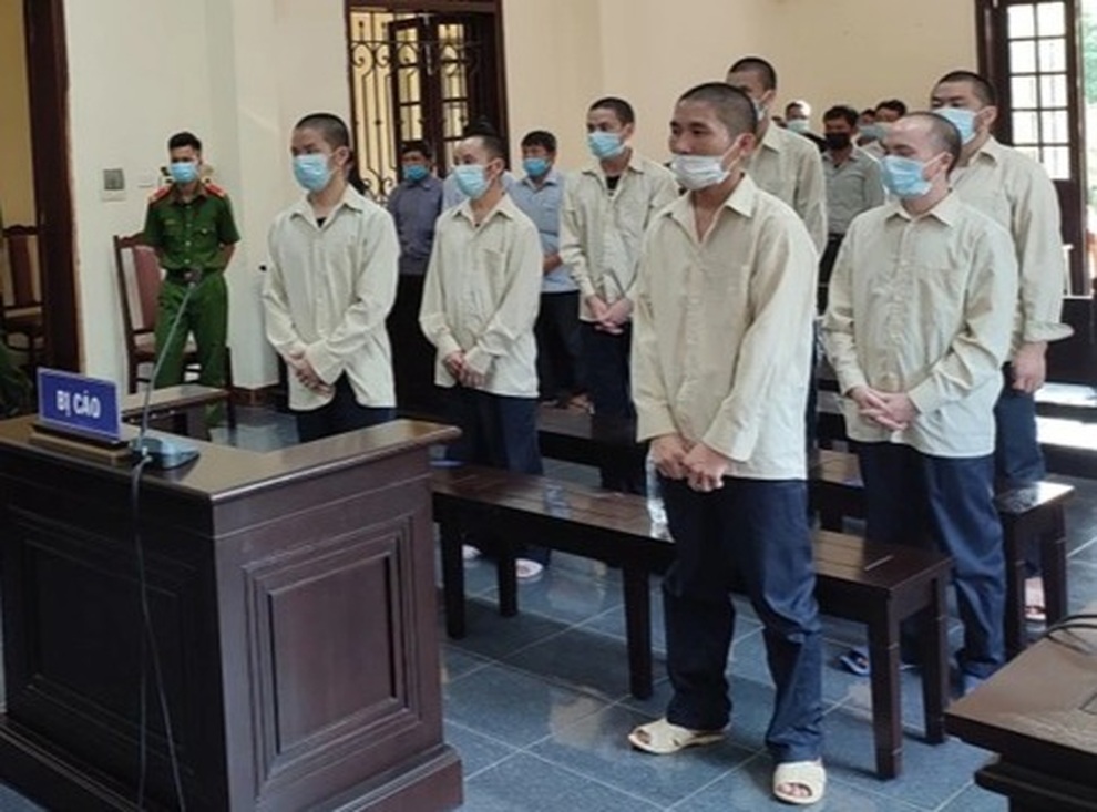 Phạt tù chung thân kẻ lừa gạt, buôn bán 24 phụ nữ và trẻ em sang Trung Quốc - 1 Phạt tù chung thân kẻ lừa gạt, buôn bán 24 phụ nữ và trẻ em sang Trung Quốc - 1