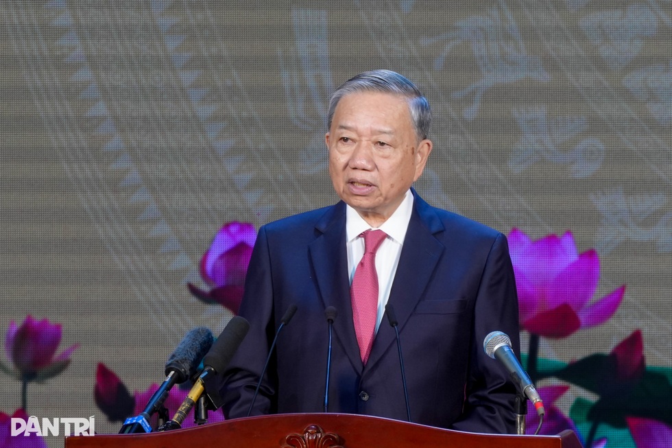 Tổng Bí thư Tô Lâm: Cả dân tộc cùng vươn tới tương lai rực rỡ - 1 Tổng Bí thư Tô Lâm: Cả dân tộc cùng vươn tới tương lai rực rỡ - 1