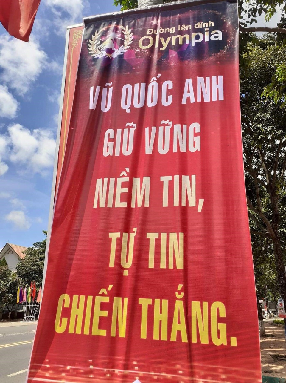Nam sinh Đắk Lắk vào chung kết năm Olympia: “Em sẽ cố gắng hết khả năng!” - 2 Nam sinh Đắk Lắk vào chung kết năm Olympia: “Em sẽ cố gắng hết khả năng!” - 2