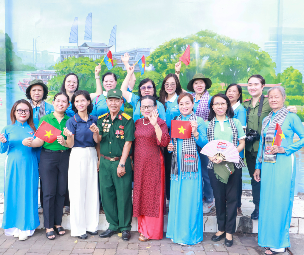 Nippon Paint cùng Công an TPHCM khánh thành tranh bích họa Việt Nam tươi đẹp thứ 19 - 4 Nippon Paint cùng Công an TPHCM khánh thành tranh bích họa Việt Nam tươi đẹp thứ 19 - 4