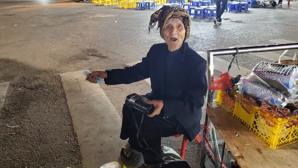Tăng ca khi Covid-19 tạm lắng, lao động tự do mong có thêm thu nhập - 2 Tăng ca khi Covid-19 tạm lắng, lao động tự do mong có thêm thu nhập - 2