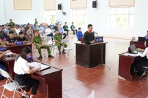 Lào Cai: Dùng gậy gỗ đánh vào đầu vợ do nghi ngoại tình