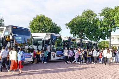 400 sinh viên náo nức về quê ăn Tết bằng “chuyến xe 0 đồng”