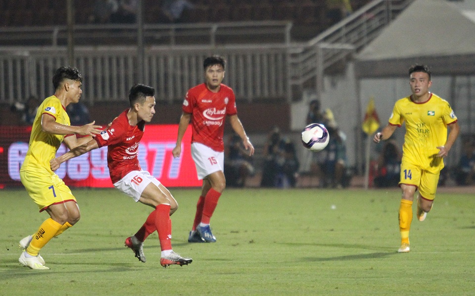 Lee Nguyễn ghi bàn giúp CLB TPHCM thắng đậm SL Nghệ An - 4 Lee Nguyễn ghi bàn giúp CLB TPHCM thắng đậm SL Nghệ An - 4
