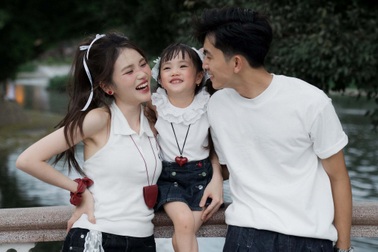 Thương bạn gái chăm mẹ ung thư, chàng trai 20 tuổi xin gia đình cưới cô