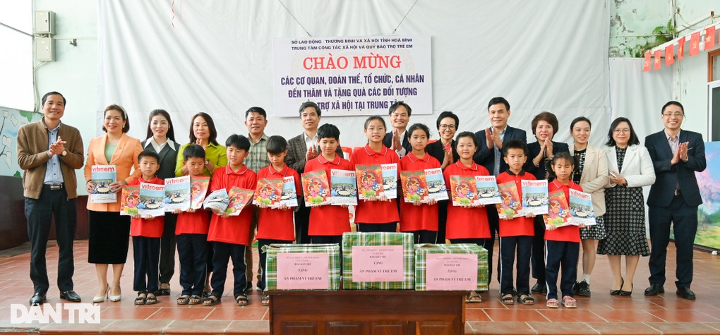 Nhịp cầu tri thức và yêu thương đến với trẻ em có hoàn cảnh đặc biệt - 4 Nhịp cầu tri thức và yêu thương đến với trẻ em có hoàn cảnh đặc biệt - 4
