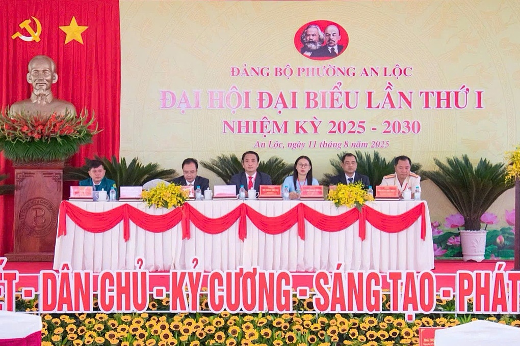 Chủ tịch Đồng Nai nêu lĩnh vực then chốt của phường An Lộc nhiệm kỳ mới - 2 Chủ tịch Đồng Nai nêu lĩnh vực then chốt của phường An Lộc nhiệm kỳ mới - 2