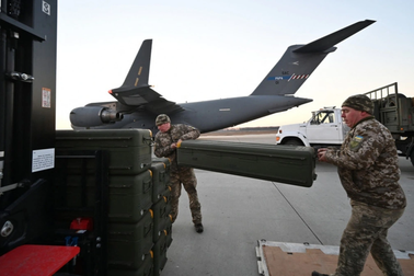 Quan chức Donetsk nói vũ khí viện trợ cho Ukraine bị tuồn ra chợ đen