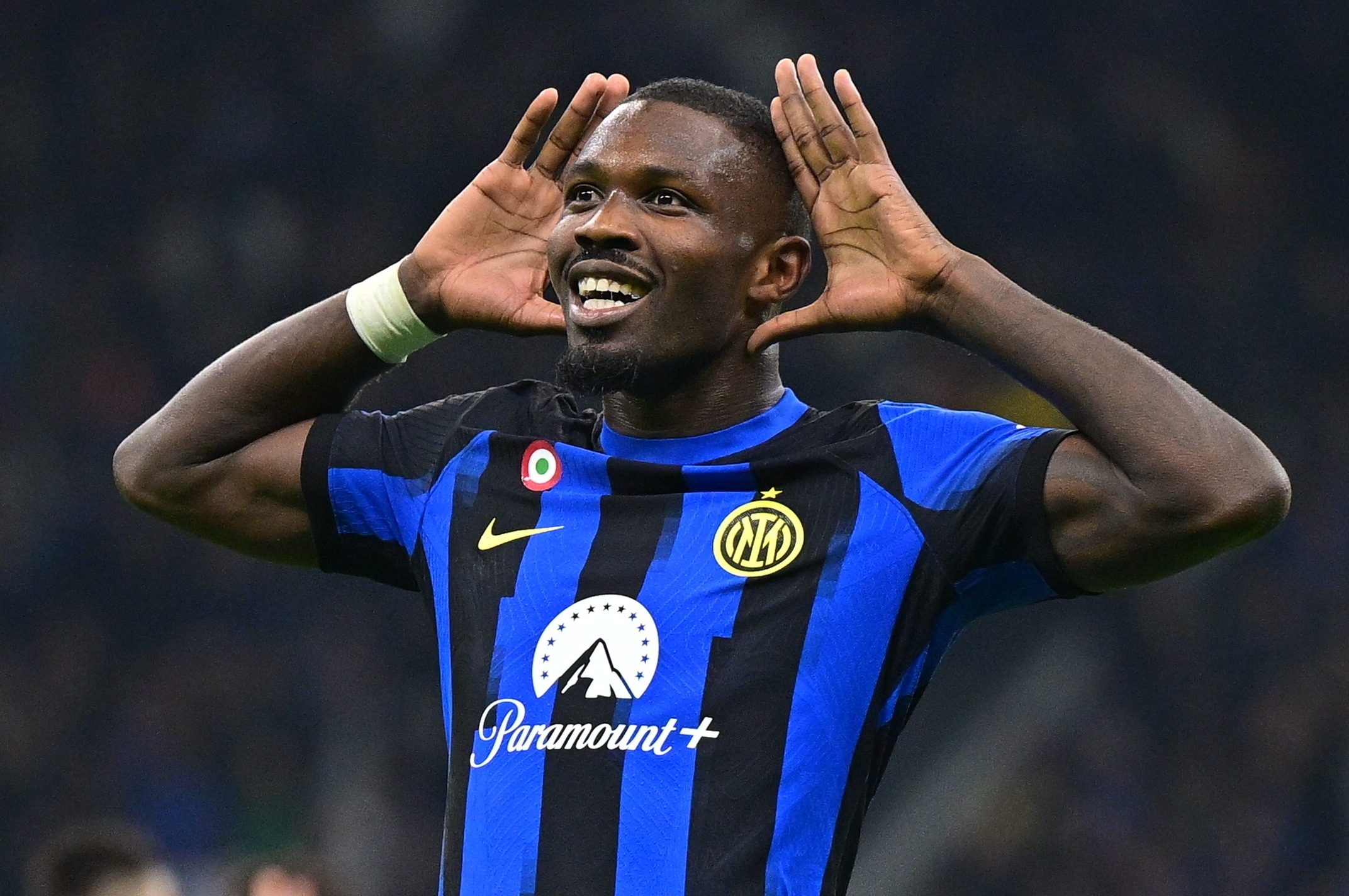 Lukaku tak berdaya melihat Roma kalah dari Inter, kecemerlangan Giroud tak mampu selamatkan Milan - 2 Lukaku bất lực nhìn Roma thua Inter, Giroud tỏa sáng không cứu nổi Milan - 2