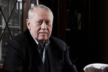 Vì sao vị tỷ phú già lại cho đi hết số tiền 8 tỷ USD?