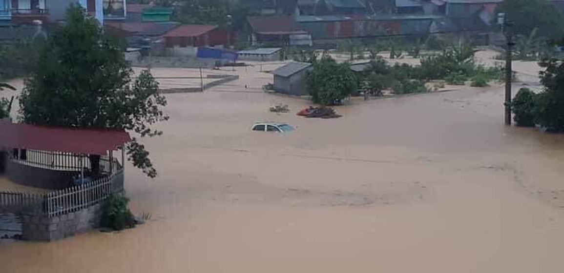 Lạng Sơn đường ngập như sông, một người thiệt mạng vì mưa lớn - 1 Lạng Sơn đường ngập như sông, một người thiệt mạng vì mưa lớn - 1