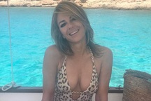 Ghen tỵ với nhan sắc U60 Elizabeth Hurley