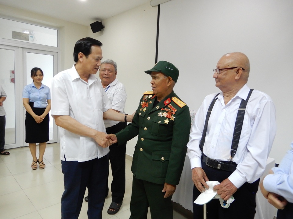 Bộ trưởng Bộ LĐ-TBXH thăm và tặng quà cho người có công tại Đà Nẵng - 5 Bộ trưởng Bộ LĐ-TBXH thăm và tặng quà cho người có công tại Đà Nẵng - 5