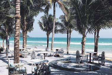 Bay hạng thương gia ở phòng 30 triệu/đêm, đại gia “tặng” chuyến du lịch trăm triệu ngày 8/3