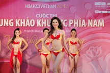 Thí sinh Hoa hậu Việt Nam gợi cảm với áo tắm