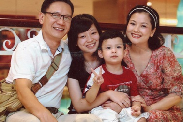 Chồng diễn cảnh “nóng”, vợ “dằn” cơn ghen vì mái ấm bình yên