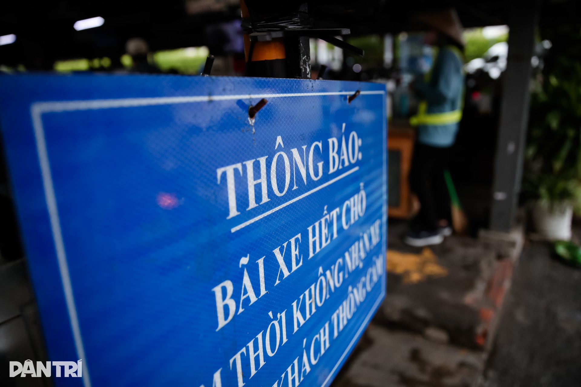 Người dân ở TPHCM vạ vật, nhích từng chút trên đường về quê nghỉ lễ - 2