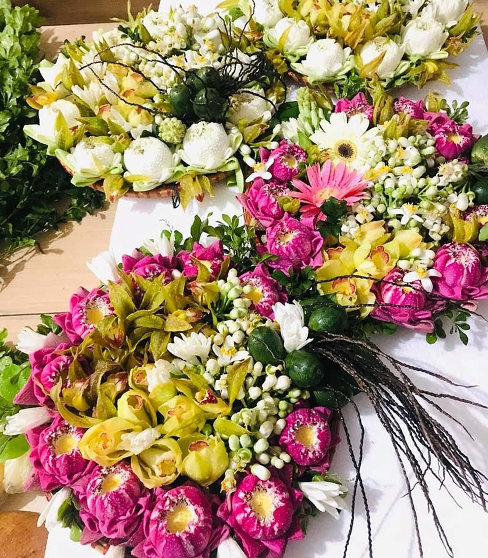 Sen quan âm đi máy bay ra Hà Nội, đổ mối vạn bông vẫn không đủ bán - 3 Sen quan âm đi máy bay ra Hà Nội, đổ mối vạn bông vẫn không đủ bán - 3