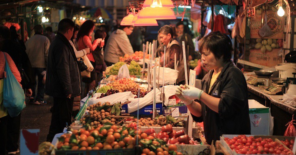 Night market. Рынок «Темпл стрит» в Гонконг. Ночной рынок Temple St в Гонконге Китай. Ночной рынок Темпл стрит Маркет (район Коулун). Ночной рынок ТЕМПЯ Гонконга.