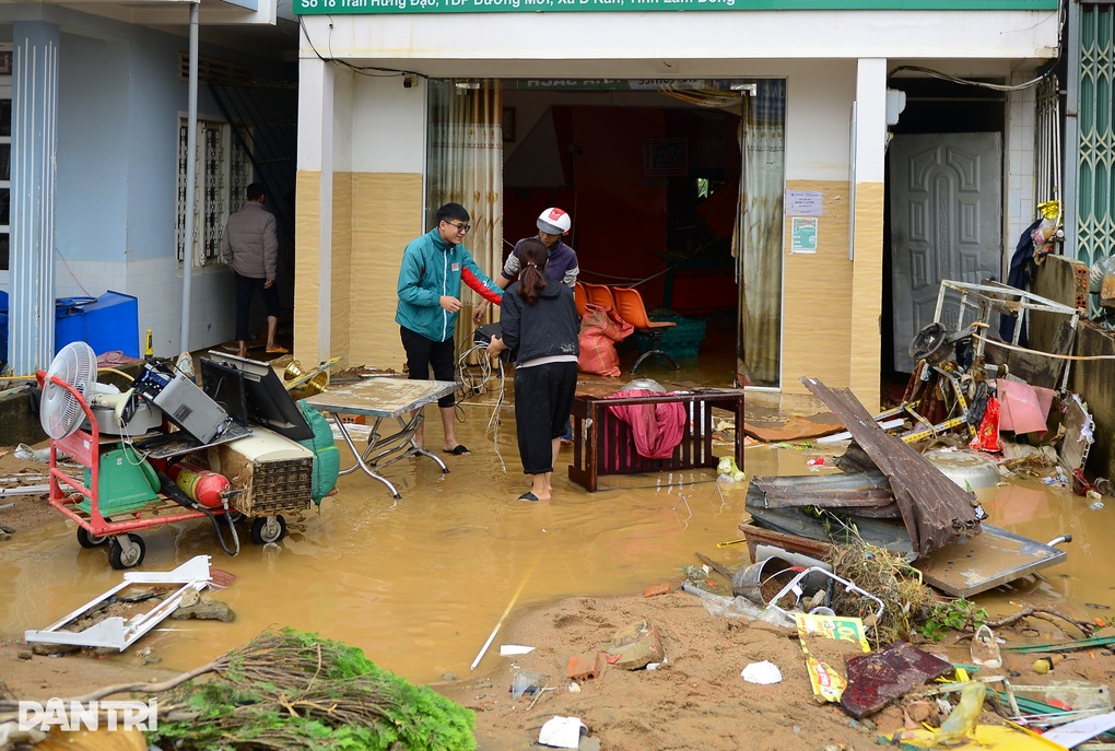 Hàng trăm ha hoa màu ở Lâm Đồng vẫn chìm trong biển nước - 1 Hàng trăm ha hoa màu ở Lâm Đồng vẫn chìm trong biển nước - 1