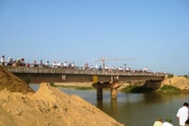 Đi xem đua thuyền, 2 học sinh chết đuối thương tâm