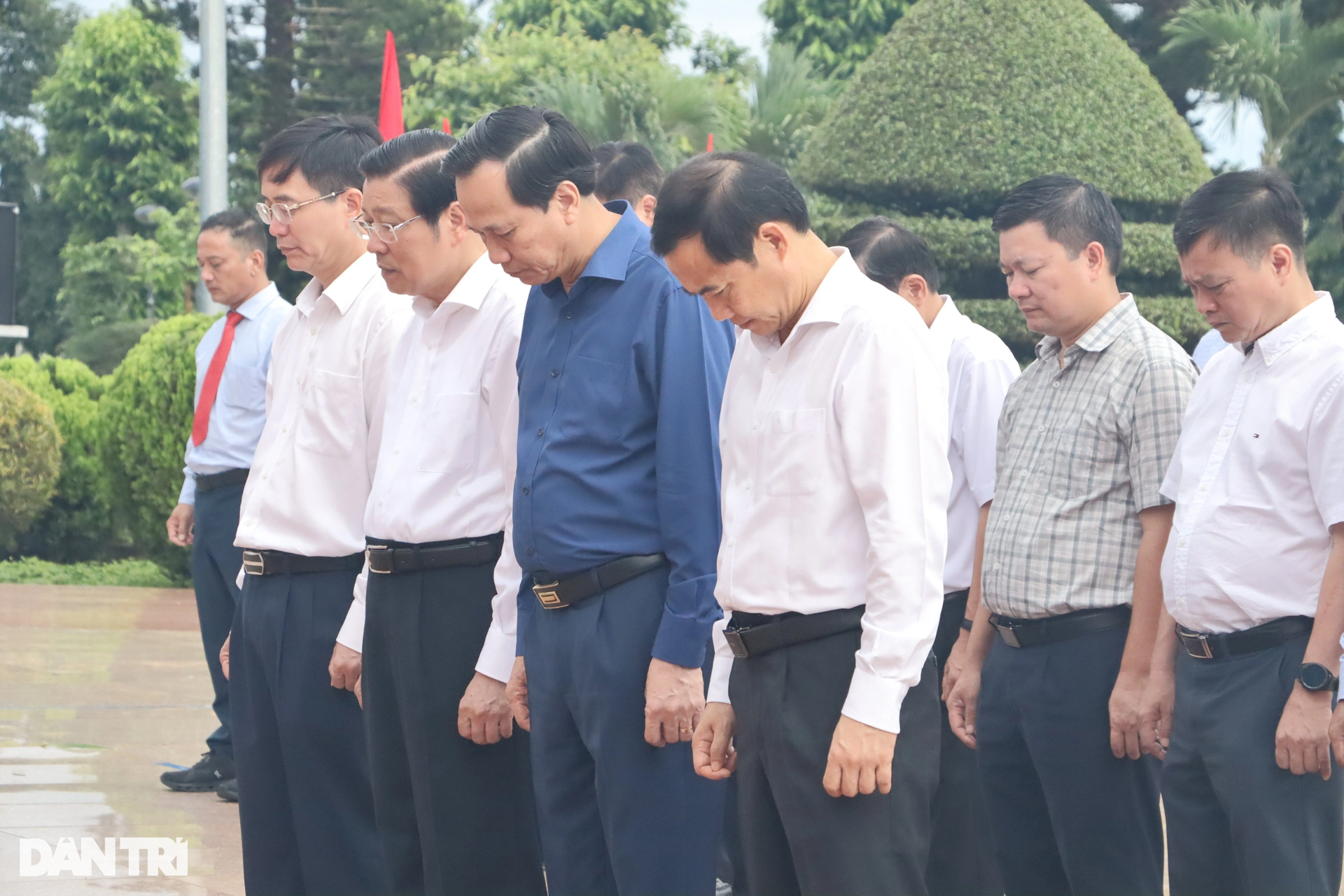 Trưởng ban Nội chính Trung ương thăm hỏi các gia đình liệt sỹ tại Đắk Lắk - 2 Trưởng ban Nội chính Trung ương thăm hỏi các gia đình liệt sỹ tại Đắk Lắk - 2