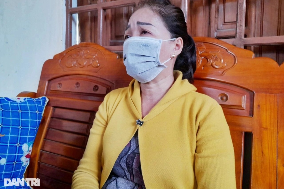 Thực nghiệm hiện trường vụ bé gái 5 tuổi bị cha ruột ném xuống sông - 7 Thực nghiệm hiện trường vụ bé gái 5 tuổi bị cha ruột ném xuống sông - 7