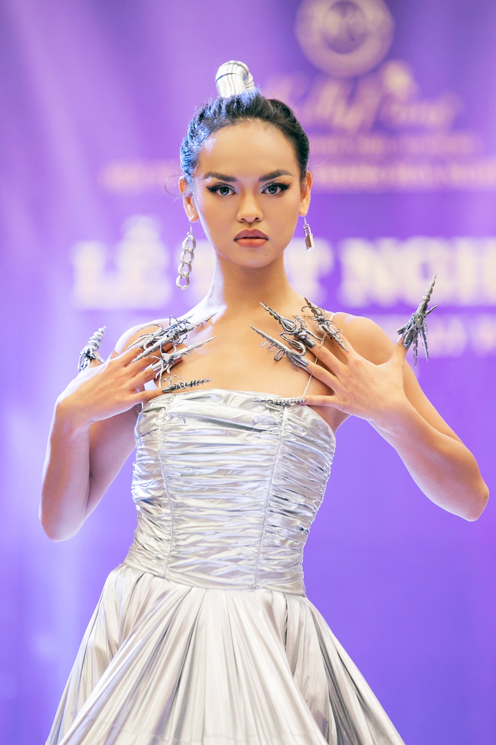 Người mẫu Tây Ban Nha Andrea Aybar trình diễn ấn tượng trên sàn catwalk - 6 Người mẫu Tây Ban Nha Andrea Aybar trình diễn ấn tượng trên sàn catwalk - 6