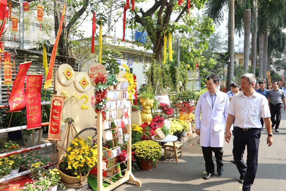 Bộ Y tế kiểm tra công tác trực, chúc tết Bệnh viện Chợ Rẫy - 4 Bộ Y tế kiểm tra công tác trực, chúc tết Bệnh viện Chợ Rẫy - 4