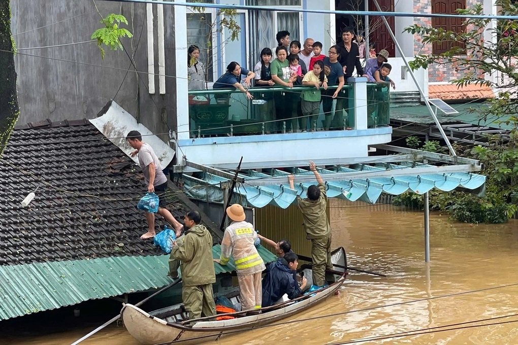 Bộ trưởng Công an yêu cầu tuyệt đối không để người dân vùng lũ bị đói rét - 1 Bộ trưởng Công an yêu cầu tuyệt đối không để người dân vùng lũ bị đói rét - 1
