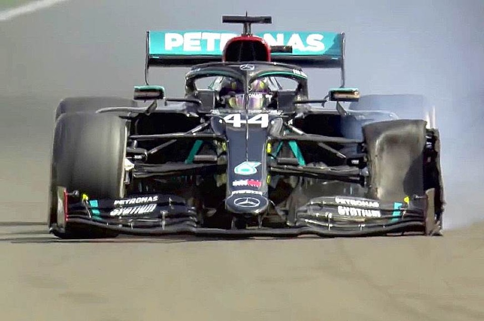 British GP 2020: Gay cấn tột độ, Lewis Hamilton lê lết cán đích - 11 British GP 2020: Gay cấn tột độ, Lewis Hamilton lê lết cán đích - 11