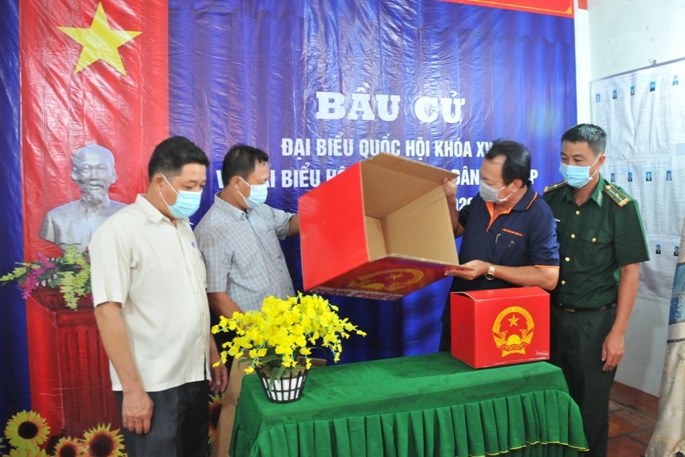 Xã đảo cách đất liền 200 km sẵn sàng cho Ngày hội toàn dân - 1 Xã đảo cách đất liền 200 km sẵn sàng cho Ngày hội toàn dân - 1